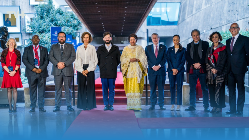 Santiago acoge Cumbre Mundial de Docentes para enfrentar déficit global