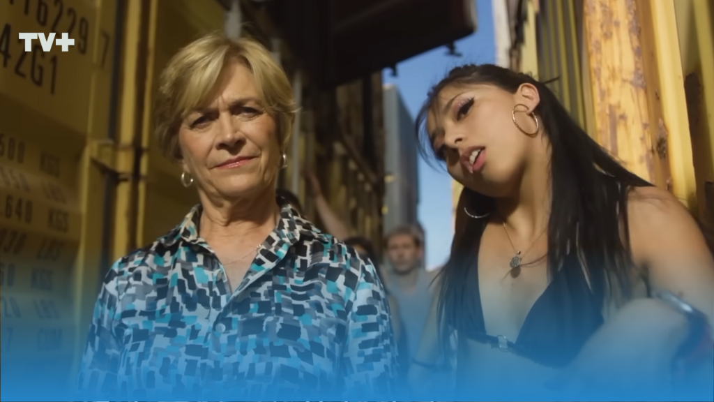 Matthei lanza canción urbana con críticas a Jara y Kast