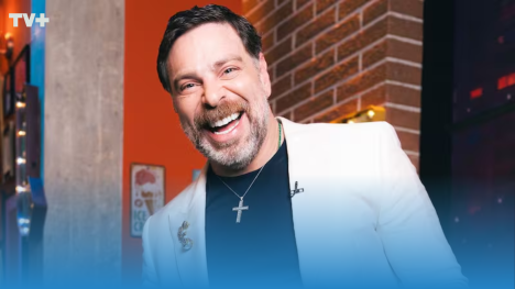 Neme explota en tras críticas por subirse con Gloria Estefan