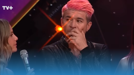 Junior Playboy abandona “Fiebre de Baile” en medio de polémica y sufre aparatosa caída al salir del estudio