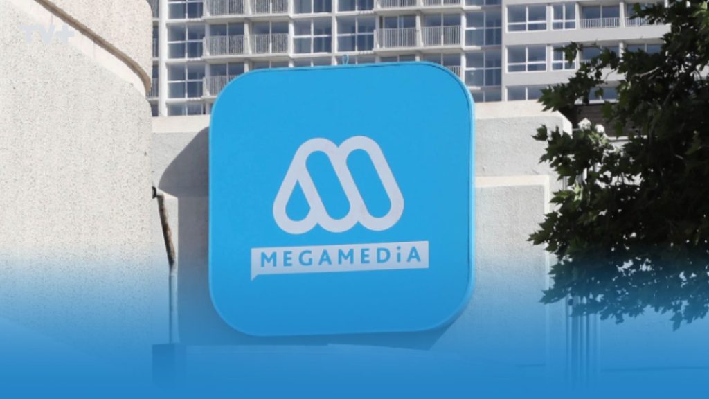 Golpe en la industria: Mega asegura a reconocido rostro televisivo
