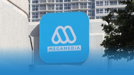 Golpe en la industria: Mega asegura a reconocido rostro televisivo