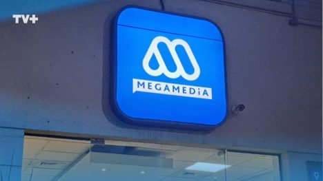 Remezón televisiva: Confirman salida de popular rostro de Mega